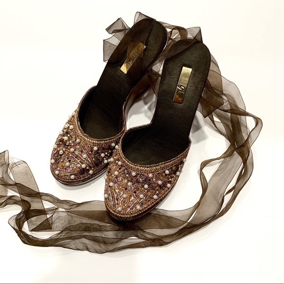 ROUGE VINTAGE PLATFORM LACE UP CLOSED TOE WEDGE WITH BEADED SEQUINS DETAIL - Picture 7 of 15